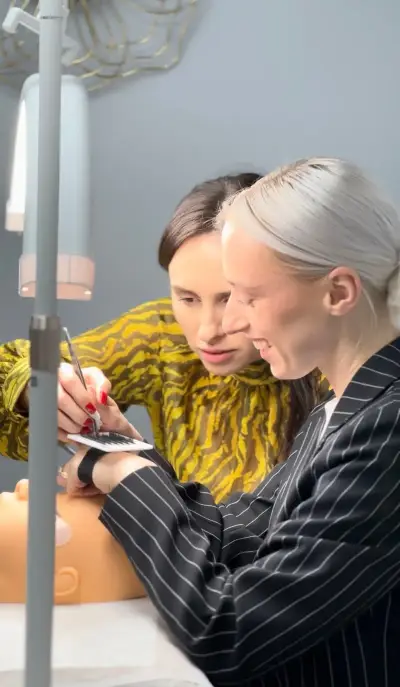 Eyelash extension course