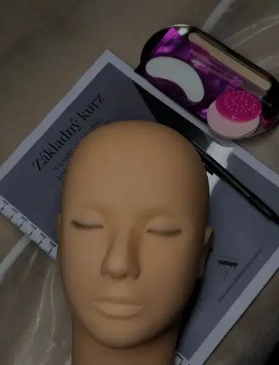 Training head for practising eyelash extensions