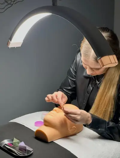 Removing eyelash extensions